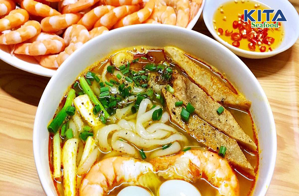 bánh canh chả cá đỏ